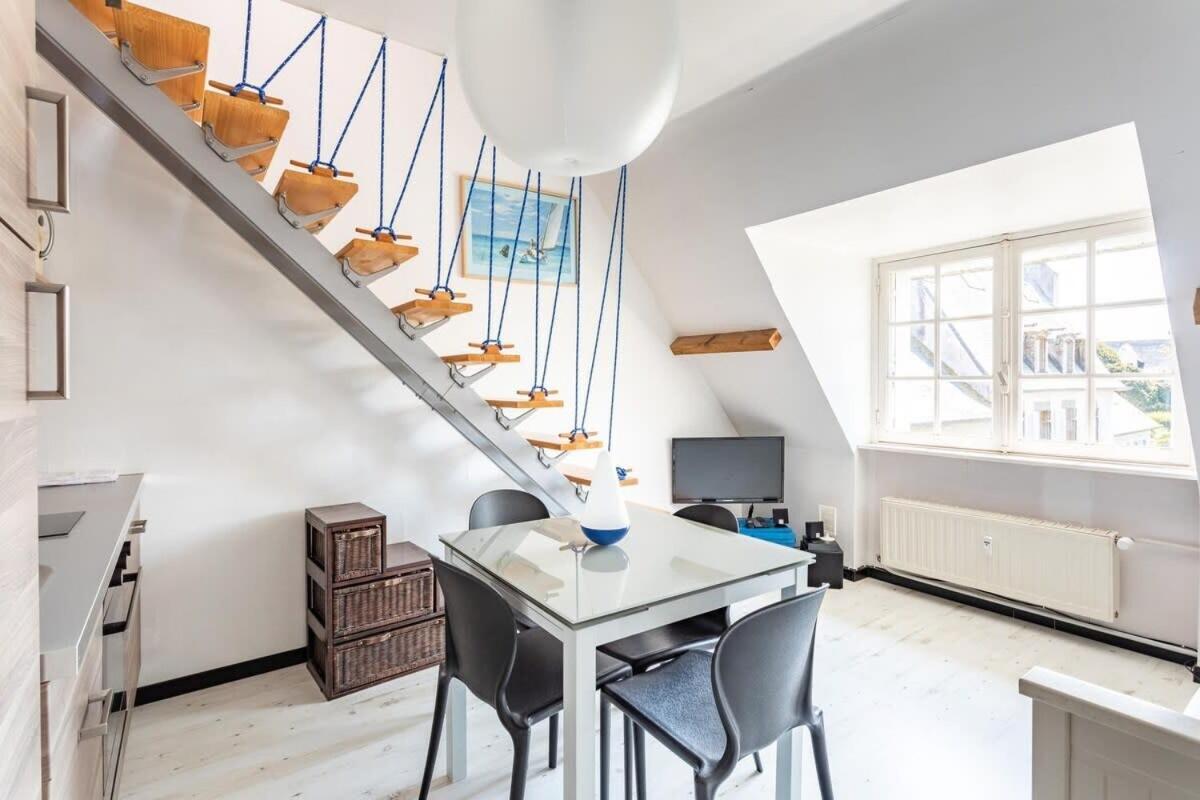 Le CAPUCIN - Petit duplex avec place de parking Dinard Extérieur photo
