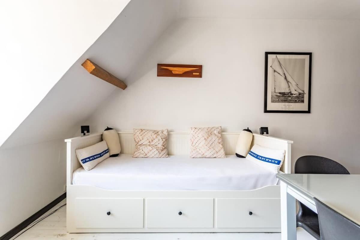 Le CAPUCIN - Petit duplex avec place de parking Dinard Extérieur photo