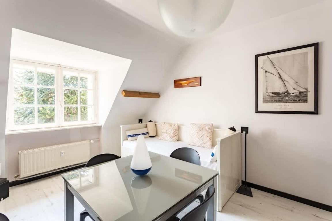 Le CAPUCIN - Petit duplex avec place de parking Dinard Extérieur photo