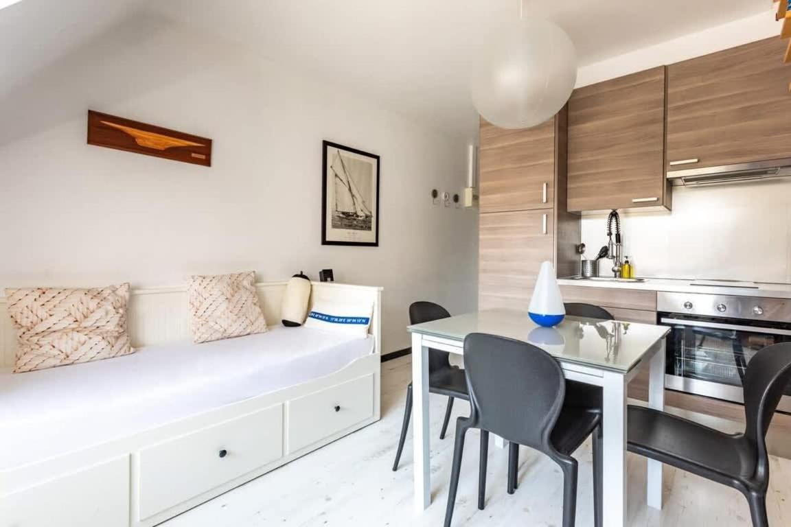 Le CAPUCIN - Petit duplex avec place de parking Dinard Extérieur photo